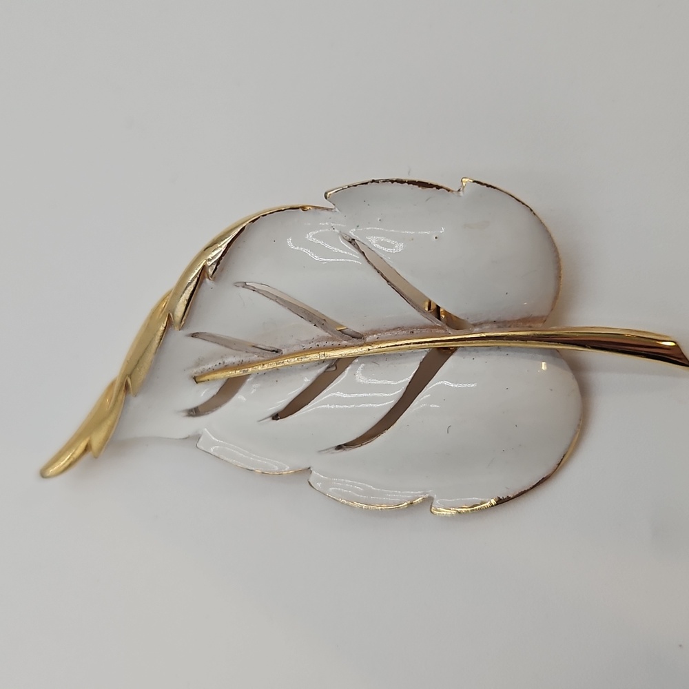 Vintage White Gold Leaf Pin Brooch Leave